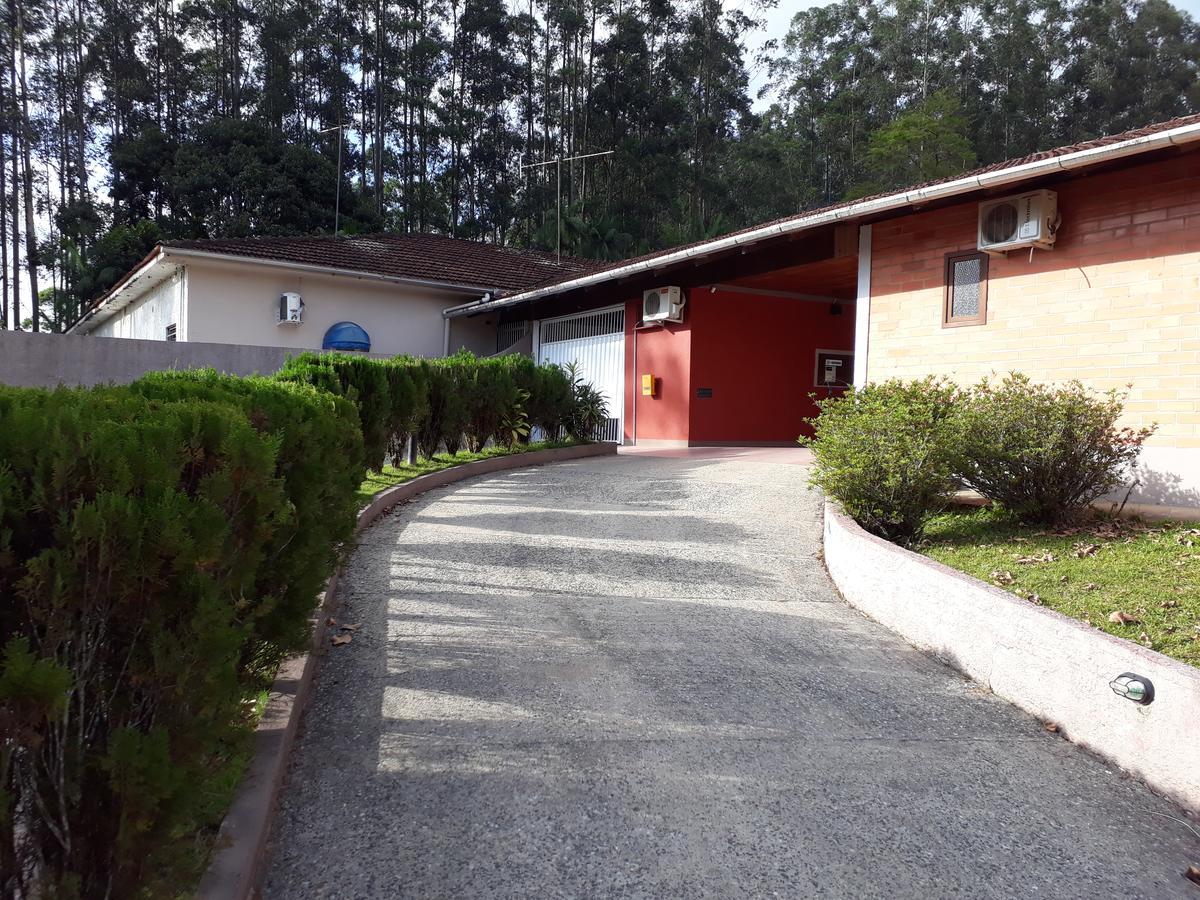 Motel Casa Branca Blumenau Bagian luar foto